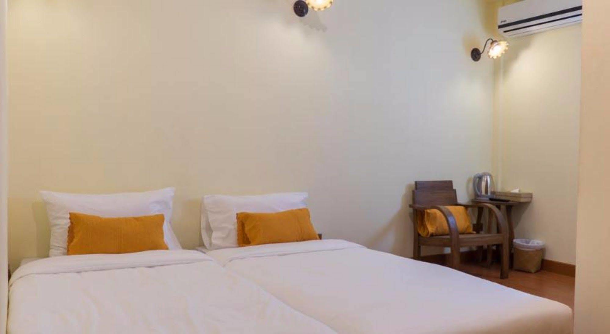 Bed and Breakfast Manon Sleepeatdrink Chiang Mai Exterior foto